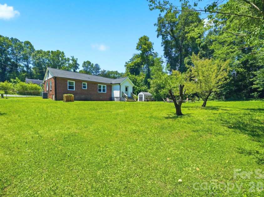 2732 Long Avenue, Gastonia, NC 28054.  MLS# CAR4390822, YatesRealty ID 28986. 
