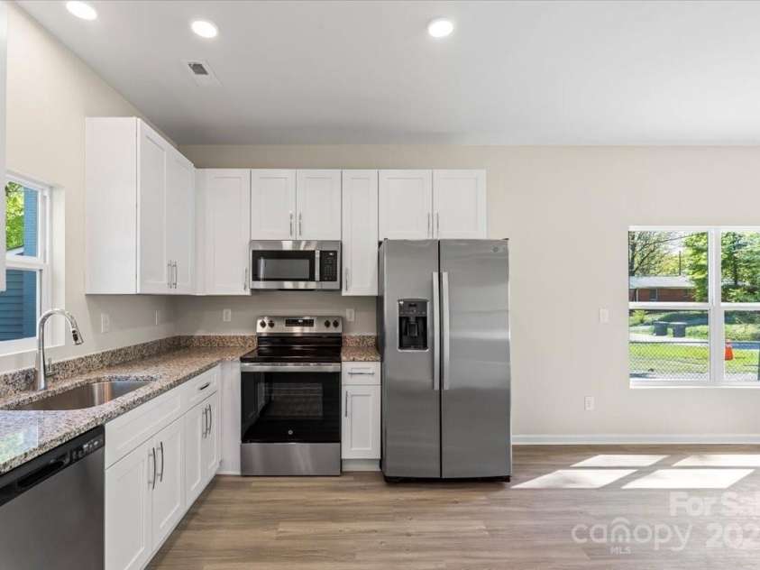 808 Carolyn Avenue, Kannapolis, NC 28083.  MLS# CAR4248601, YatesRealty ID 28987. Kitchen