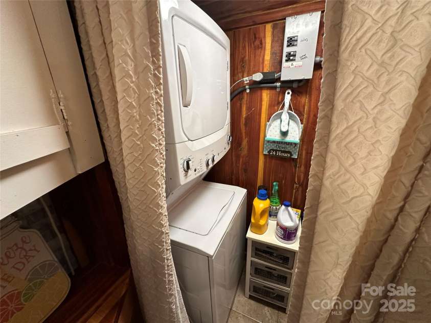 105 Richard Drive, New London, NC 28127.  MLS# CAR4215535, YatesRealty ID 2899. 