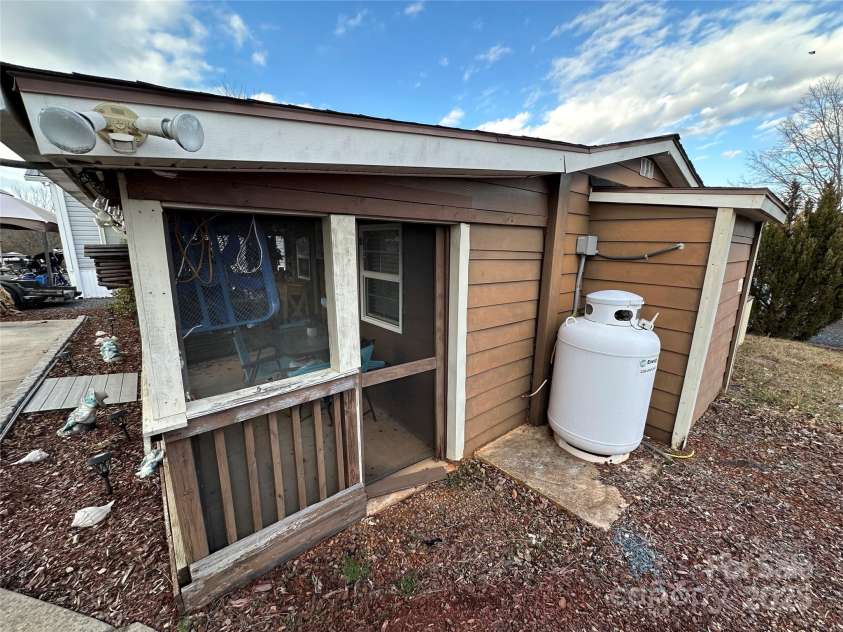 105 Richard Drive, New London, NC 28127.  MLS# CAR4215535, YatesRealty ID 2899. 