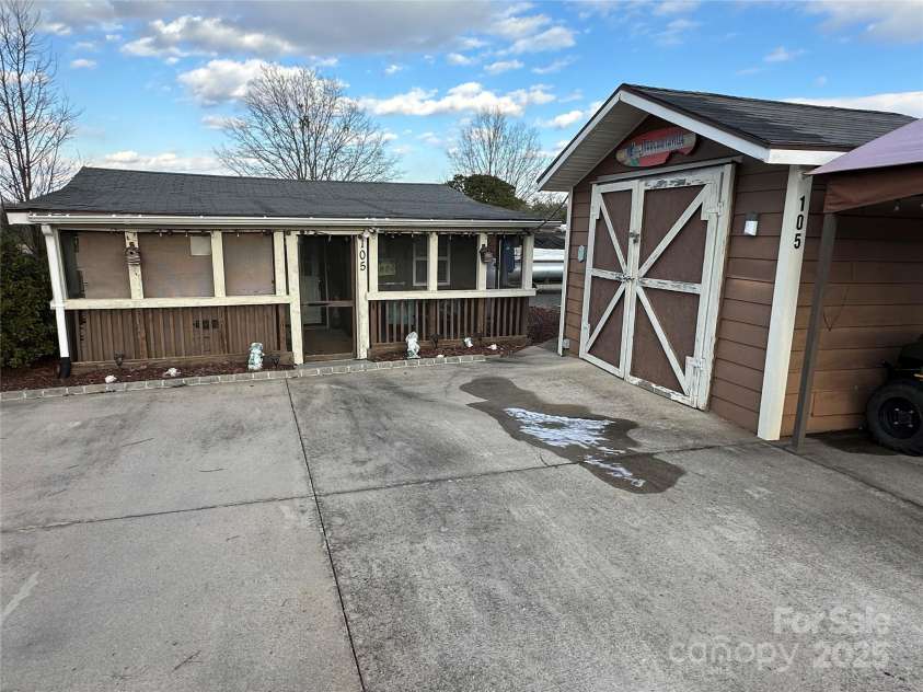 105 Richard Drive, New London, NC 28127.  MLS# CAR4215535, YatesRealty ID 2899. 