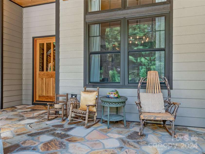 118 Camellia Way, Hendersonville, NC 28739.  MLS# CAR4187325, YatesRealty ID 2899. 