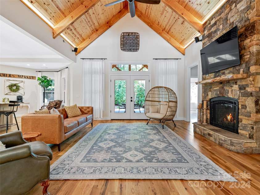 118 Camellia Way, Hendersonville, NC 28739.  MLS# CAR4187325, YatesRealty ID 2899. 