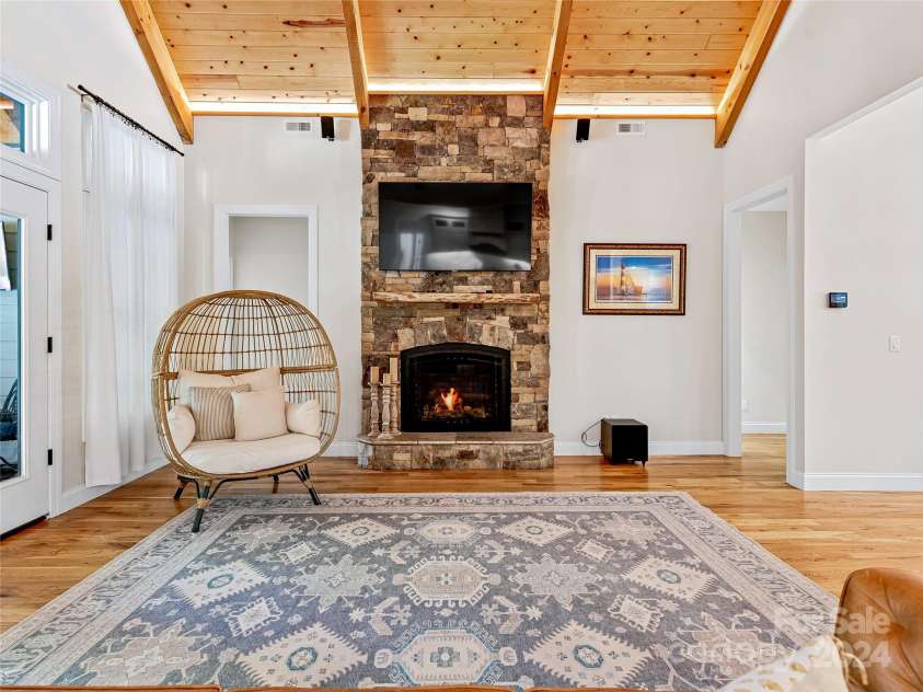 118 Camellia Way, Hendersonville, NC 28739.  MLS# CAR4187325, YatesRealty ID 2899. 