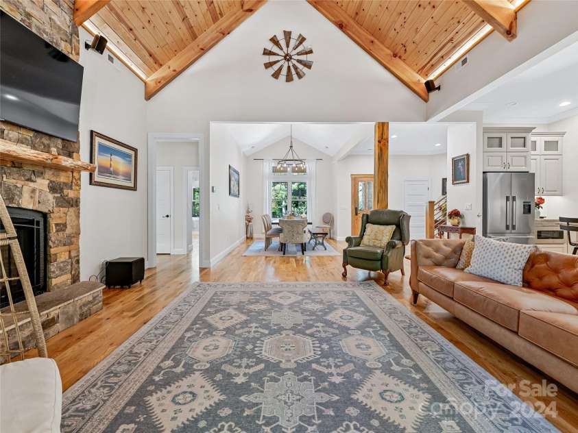 118 Camellia Way, Hendersonville, NC 28739.  MLS# CAR4187325, YatesRealty ID 2899. 