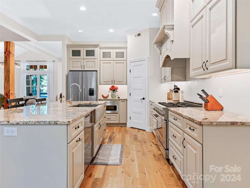 118 Camellia Way, Hendersonville, NC 28739.  MLS# CAR4187325, YatesRealty ID 2899. 