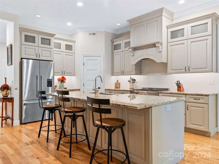 118 Camellia Way, Hendersonville, NC 28739.  MLS# CAR4187325, YatesRealty ID 2899. 