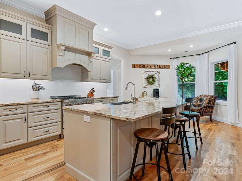 118 Camellia Way, Hendersonville, NC 28739.  MLS# CAR4187325, YatesRealty ID 2899. 