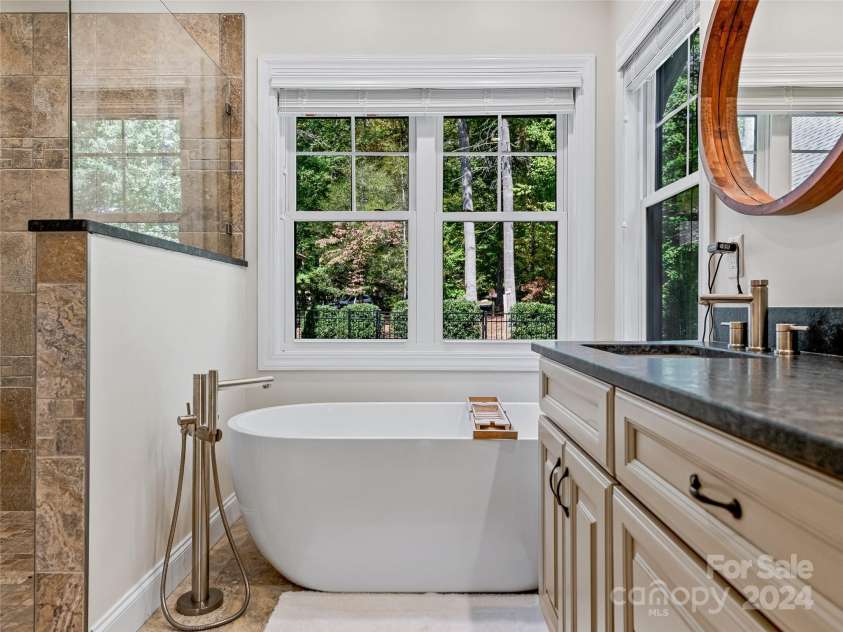 118 Camellia Way, Hendersonville, NC 28739.  MLS# CAR4187325, YatesRealty ID 2899. 