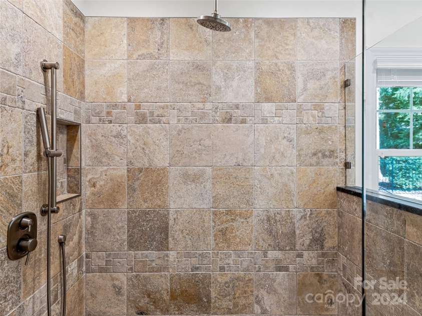 118 Camellia Way, Hendersonville, NC 28739.  MLS# CAR4187325, YatesRealty ID 2899. 