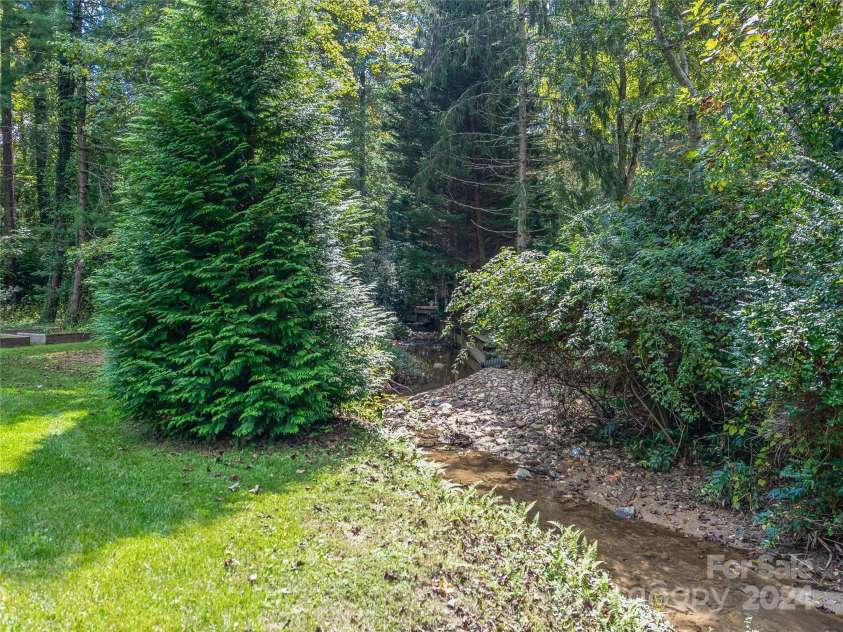 118 Camellia Way, Hendersonville, NC 28739.  MLS# CAR4187325, YatesRealty ID 2899. 