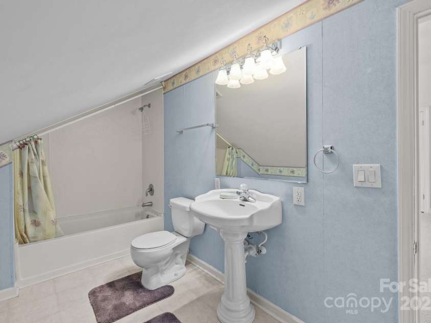 322 Oakview Drive, Salisbury, NC 28146.  MLS# CAR4273149, YatesRealty ID 28990. 