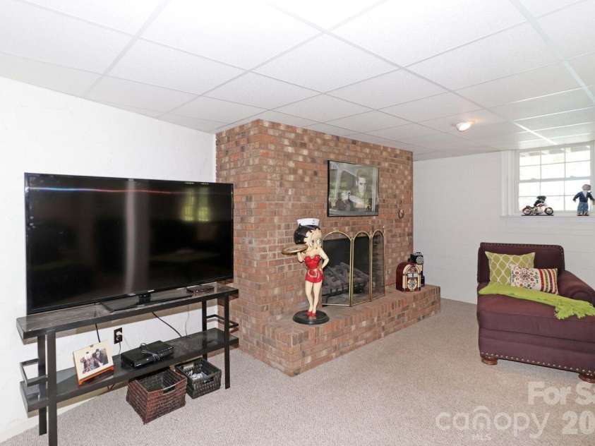 4723 Old Mountain Road, Stony Point, NC 28678.  MLS# CAR4386076, YatesRealty ID 28991. 
