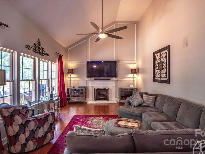 15811 Burlingame Drive, Huntersville, NC 28078.  MLS# CAR4269192, YatesRealty ID 28992. 