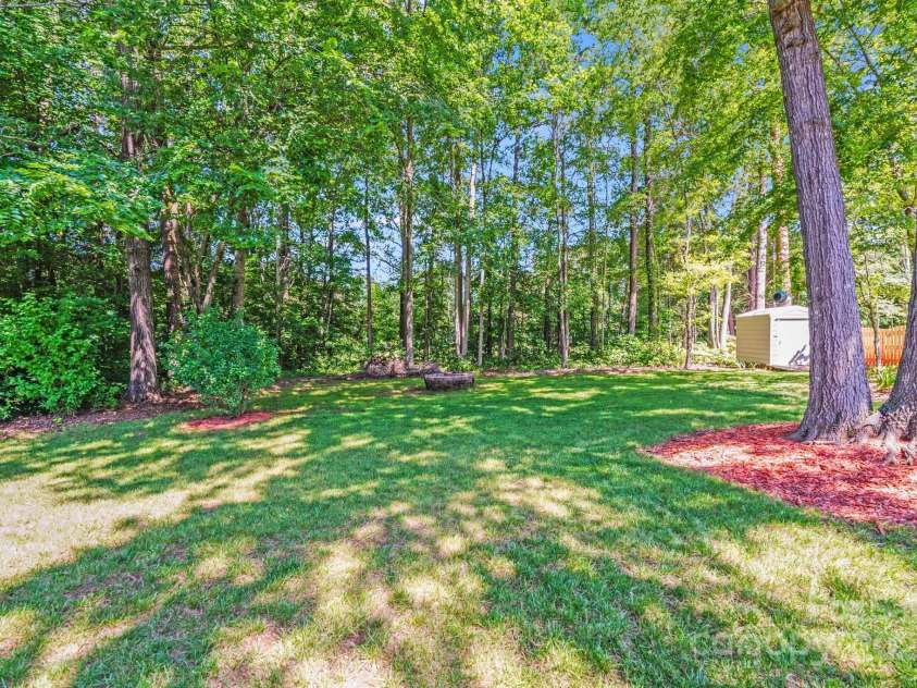 15811 Burlingame Drive, Huntersville, NC 28078.  MLS# CAR4269192, YatesRealty ID 28992. LARGE LOT AND BACKYARD. WITH SHED.