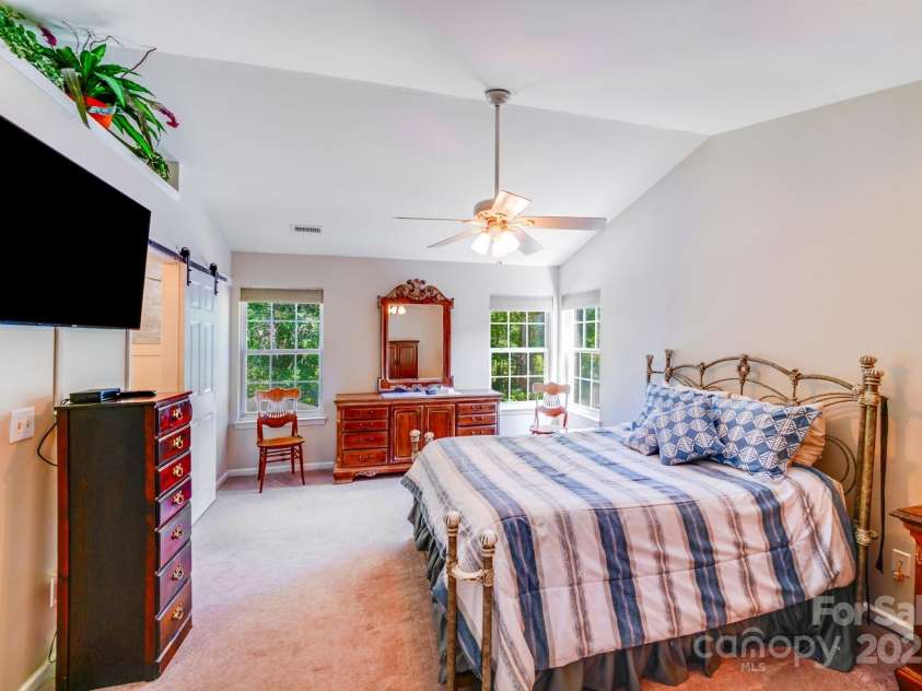 15811 Burlingame Drive, Huntersville, NC 28078.  MLS# CAR4269192, YatesRealty ID 28992. LARGE PRIMARY STE