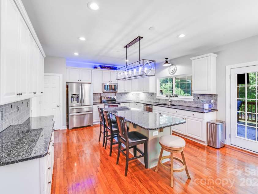 15811 Burlingame Drive, Huntersville, NC 28078.  MLS# CAR4269192, YatesRealty ID 28992. LOOKING AT KITCHEN FROM LIVING ROOM AND SEE THE KITCHEN PASS THROUGH TO YOUR PRIVATE SCREENED IN PORCH
