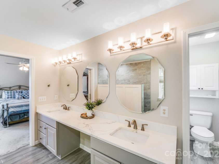 15811 Burlingame Drive, Huntersville, NC 28078.  MLS# CAR4269192, YatesRealty ID 28992. UPSCALE LIGHTING THRU OUT THE HOUSE.