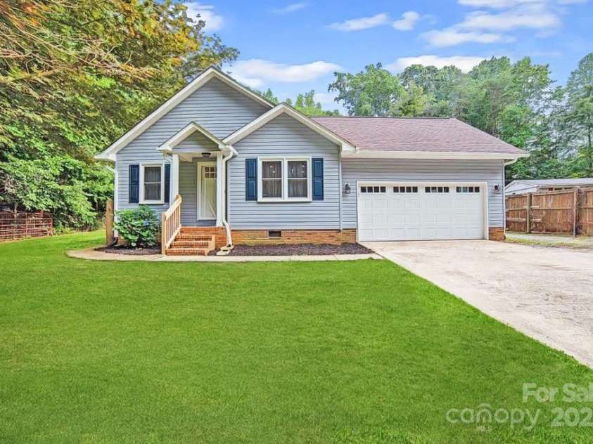 806 Costner Street, Lowell, NC 28098.  MLS# CAR4279281, YatesRealty ID 28993. 