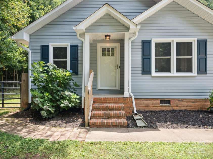 806 Costner Street, Lowell, NC 28098.  MLS# CAR4279281, YatesRealty ID 28993. 