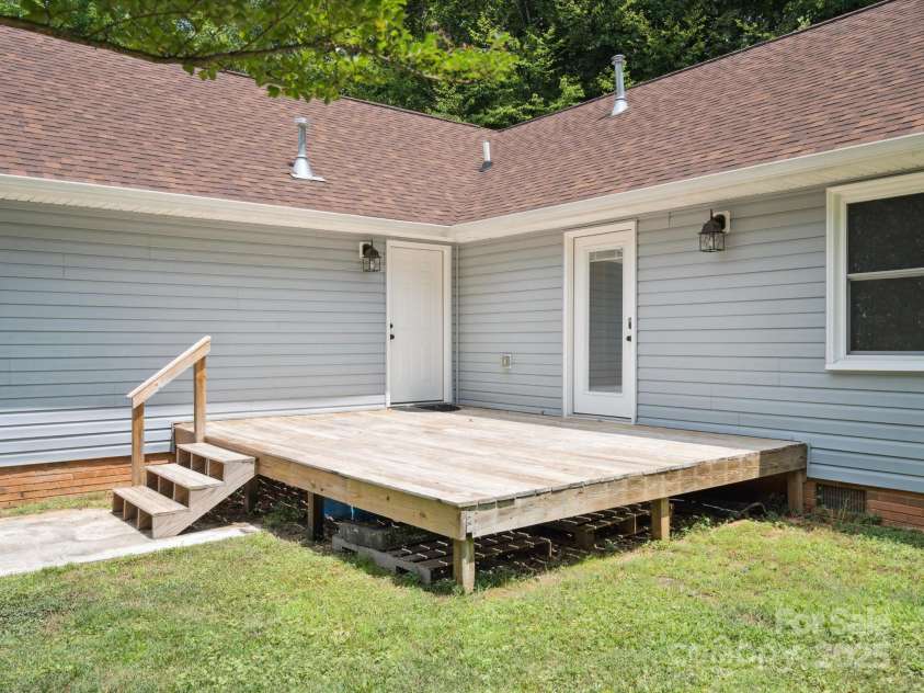 806 Costner Street, Lowell, NC 28098.  MLS# CAR4279281, YatesRealty ID 28993. 