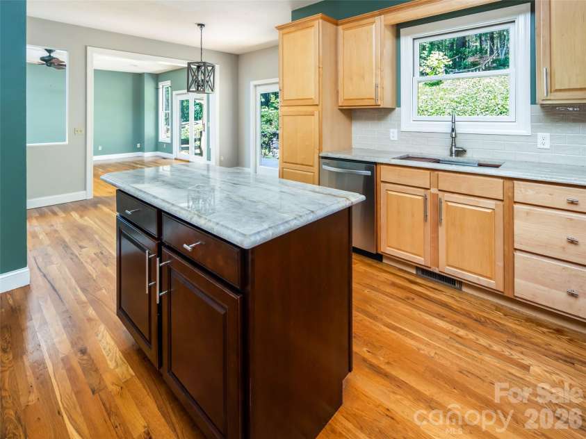 103 Woodburn Drive, Swannanoa, NC 28778.  MLS# CAR4391361, YatesRealty ID 28994. 