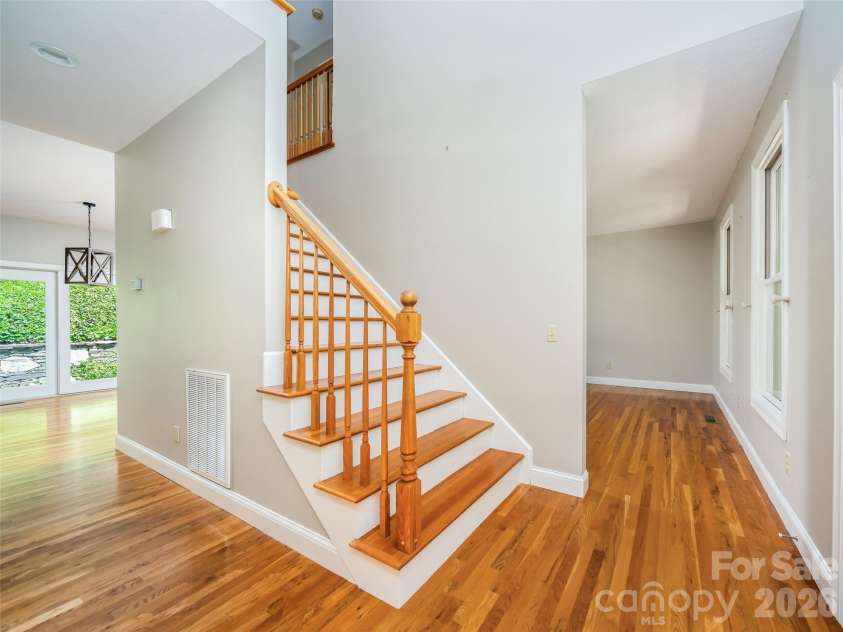 103 Woodburn Drive, Swannanoa, NC 28778.  MLS# CAR4391361, YatesRealty ID 28994. 