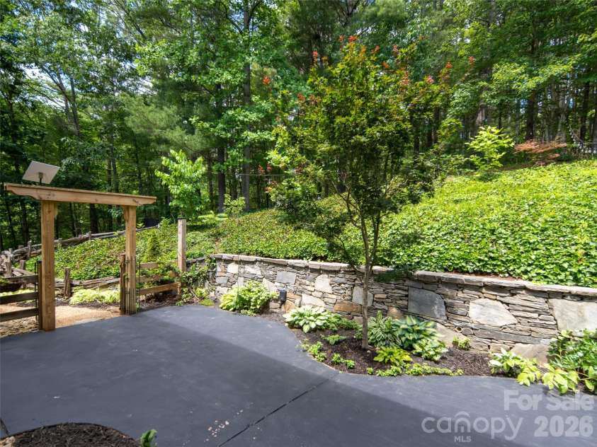 103 Woodburn Drive, Swannanoa, NC 28778.  MLS# CAR4391361, YatesRealty ID 28994. 