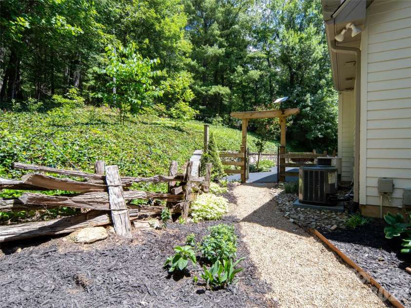 103 Woodburn Drive, Swannanoa, NC 28778.  MLS# CAR4391361, YatesRealty ID 28994. 