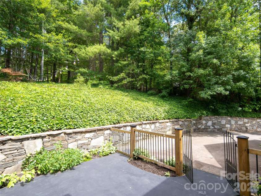103 Woodburn Drive, Swannanoa, NC 28778.  MLS# CAR4391361, YatesRealty ID 28994. 