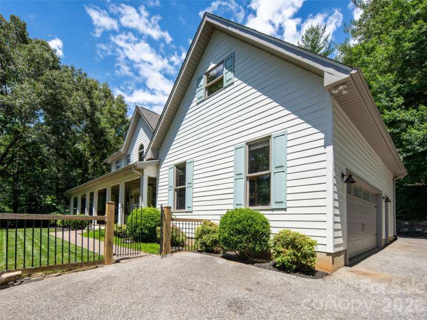 103 Woodburn Drive, Swannanoa, NC 28778.  MLS# CAR4391361, YatesRealty ID 28994. 