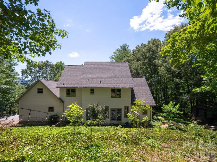 103 Woodburn Drive, Swannanoa, NC 28778.  MLS# CAR4391361, YatesRealty ID 28994. 