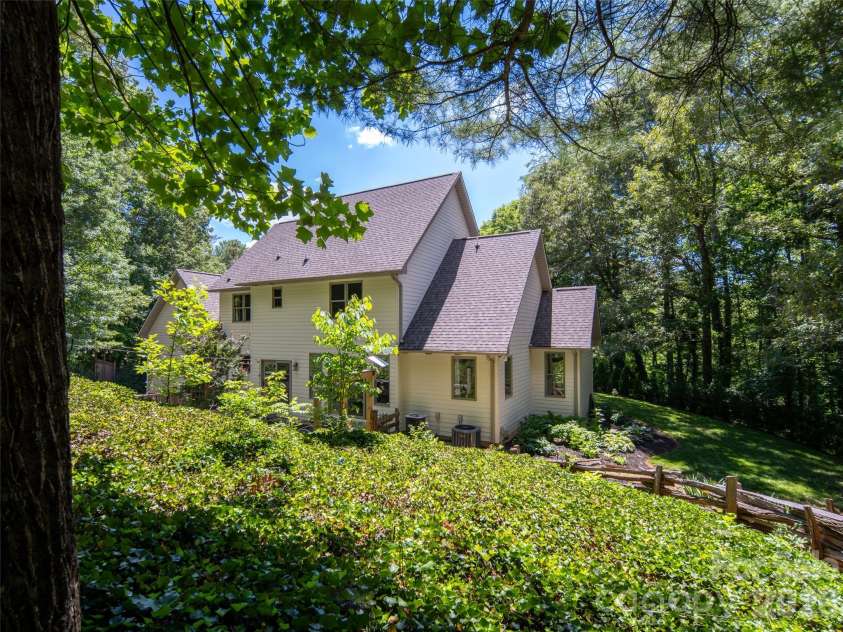 103 Woodburn Drive, Swannanoa, NC 28778.  MLS# CAR4391361, YatesRealty ID 28994. 