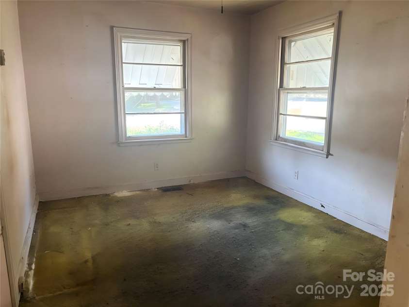 521 Gold Street, Shelby, NC 28150.  MLS# CAR4284074, YatesRealty ID 28994. 