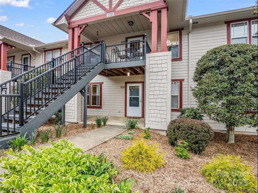 2403 Deermouse Way, Hendersonville, NC 28792.  MLS# CAR4246163, YatesRealty ID 28995. 