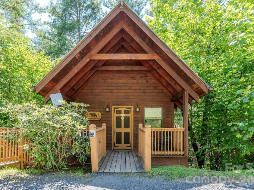 49 Creekside Loop, Spruce Pine, NC 28777.  MLS# CAR4391153, YatesRealty ID 28995. 