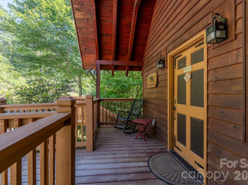 49 Creekside Loop, Spruce Pine, NC 28777.  MLS# CAR4391153, YatesRealty ID 28995. 