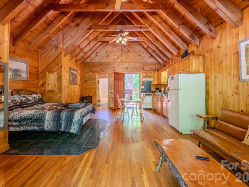 49 Creekside Loop, Spruce Pine, NC 28777.  MLS# CAR4391153, YatesRealty ID 28995. 
