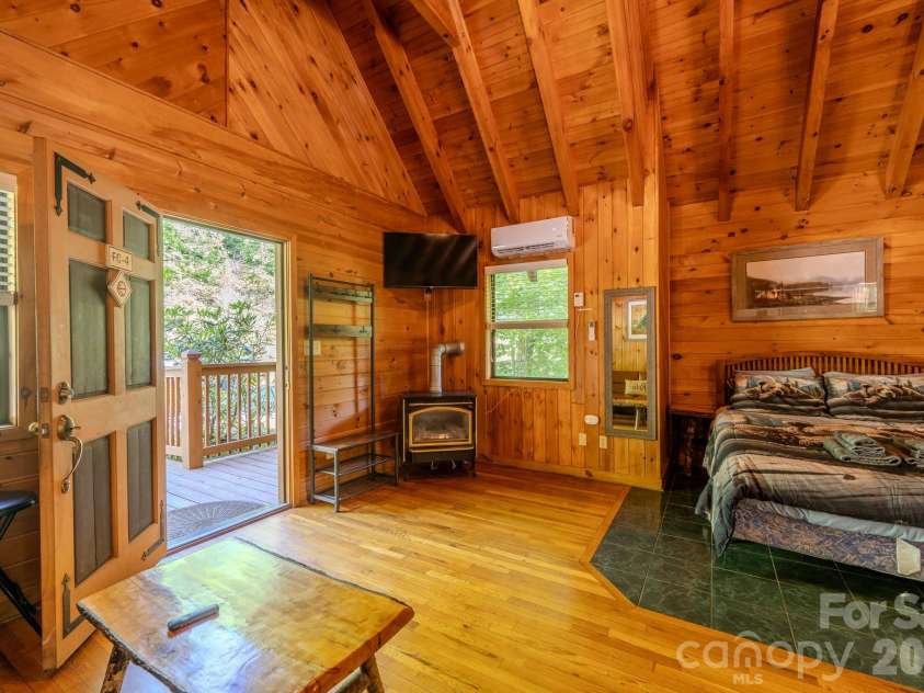 49 Creekside Loop, Spruce Pine, NC 28777.  MLS# CAR4391153, YatesRealty ID 28995. 