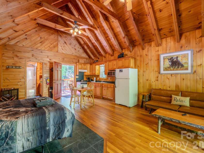 49 Creekside Loop, Spruce Pine, NC 28777.  MLS# CAR4391153, YatesRealty ID 28995. 