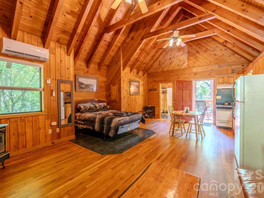 49 Creekside Loop, Spruce Pine, NC 28777.  MLS# CAR4391153, YatesRealty ID 28995. 