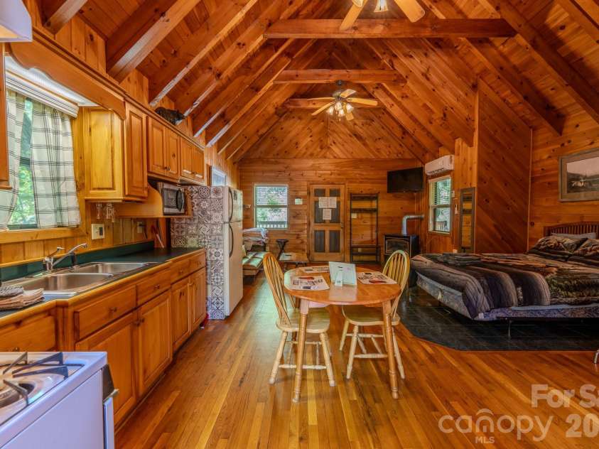 49 Creekside Loop, Spruce Pine, NC 28777.  MLS# CAR4391153, YatesRealty ID 28995. 