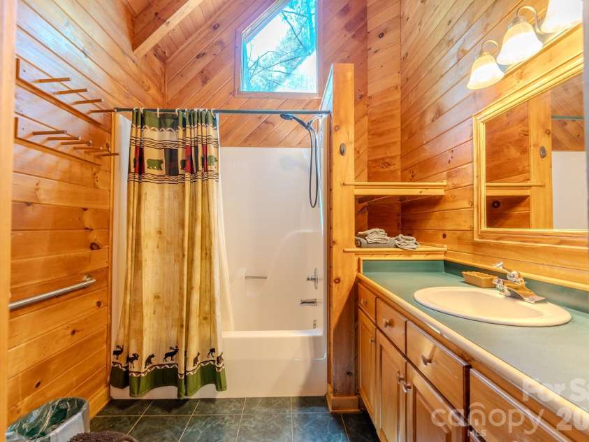 49 Creekside Loop, Spruce Pine, NC 28777.  MLS# CAR4391153, YatesRealty ID 28995. 