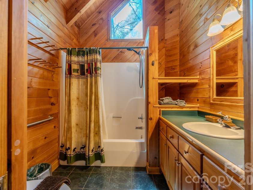 49 Creekside Loop, Spruce Pine, NC 28777.  MLS# CAR4391153, YatesRealty ID 28995. 