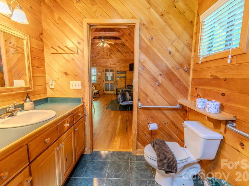 49 Creekside Loop, Spruce Pine, NC 28777.  MLS# CAR4391153, YatesRealty ID 28995. 