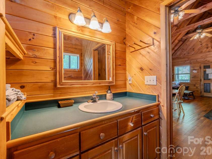 49 Creekside Loop, Spruce Pine, NC 28777.  MLS# CAR4391153, YatesRealty ID 28995. 