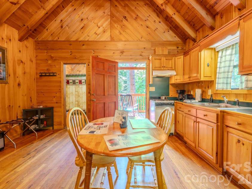 49 Creekside Loop, Spruce Pine, NC 28777.  MLS# CAR4391153, YatesRealty ID 28995. 