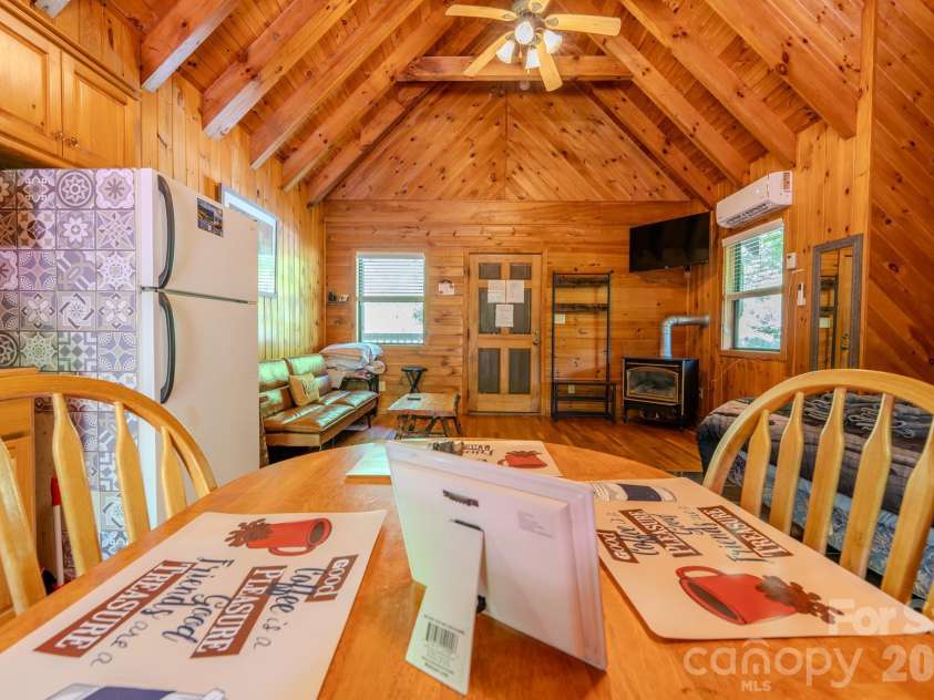49 Creekside Loop, Spruce Pine, NC 28777.  MLS# CAR4391153, YatesRealty ID 28995. 