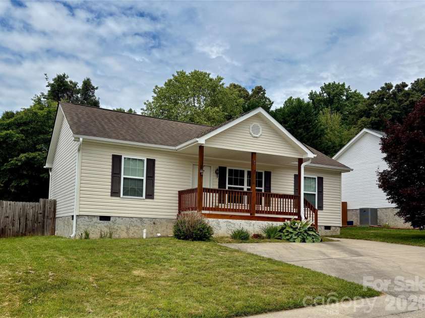 95 Newberry Drive, Fletcher, NC 28732.  MLS# CAR4391054, YatesRealty ID 28996. 