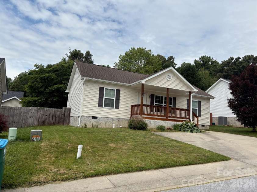 95 Newberry Drive, Fletcher, NC 28732.  MLS# CAR4391054, YatesRealty ID 28996. 
